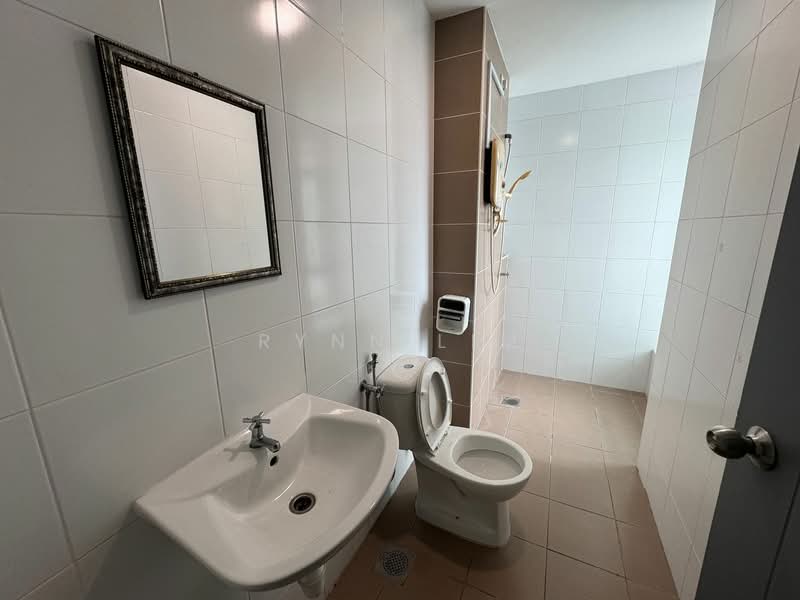 Kondominium untuk Dijual di Fairway Suites - Rynn Lim - Bathroom - PropertyGuru.com.my