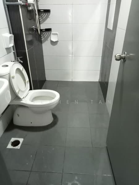 Service Residence for Sale at Larkin Heights - Stephen Tan - Bathroom - PropertyGuru.com.my