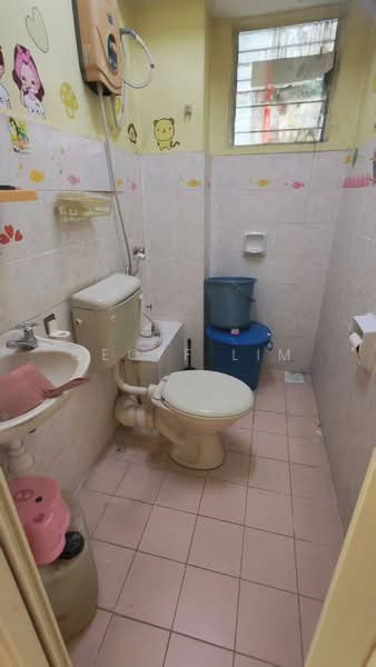 Apartment for Sale at Pangsapuri Lestari - Geoff Lim - Bathroom - PropertyGuru.com.my