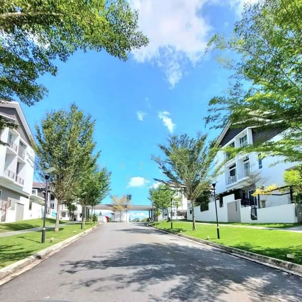 3-storey Terraced House for Sale in Tiara South (Semenyih) - Maznee Realtor - PropertyGuru.com.my