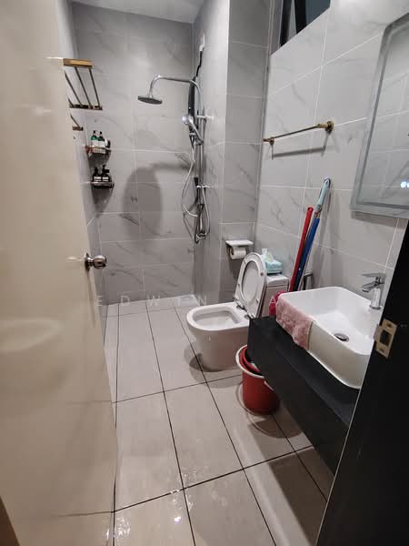 Service Residence for Sale at Space Residency - Edwin Tay - Attached Bathroom - PropertyGuru.com.my