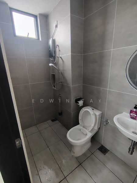 Service Residence for Sale at Space Residency - Edwin Tay - Attached Bathroom - PropertyGuru.com.my