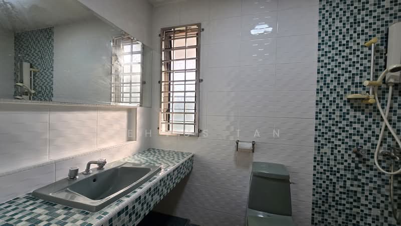 Rumah Banglo untuk Dijual di Taman Taynton View (Cheras) - Rehvus Tan - Bathroom - PropertyGuru.com.my