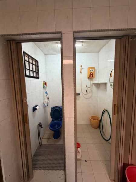 1-storey Terraced House for Sale in Taman Universiti (Skudai) - Daniel Yong - Bathroom - PropertyGuru.com.my