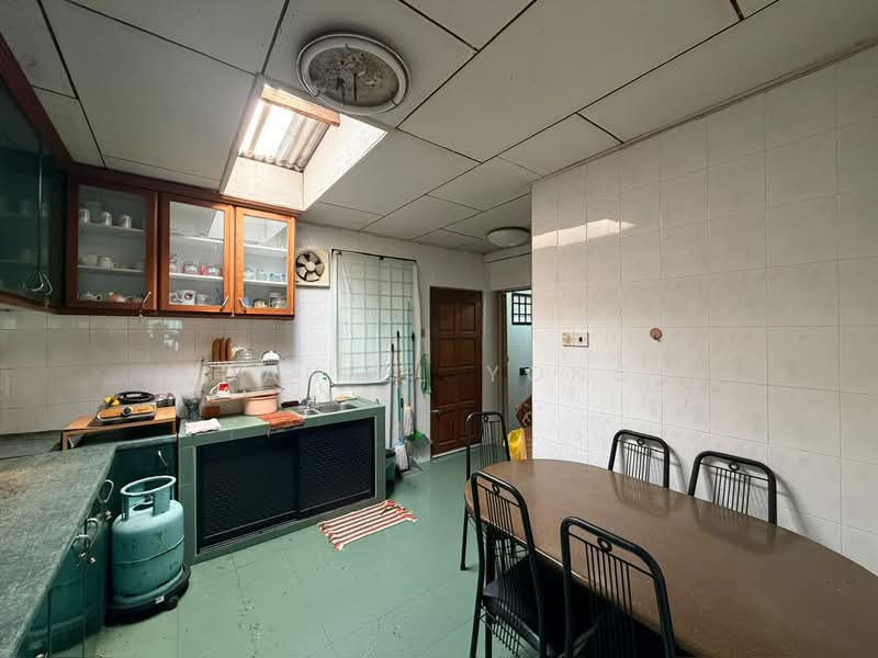 1-storey Terraced House for Sale in Taman Universiti (Skudai) - Daniel Yong - Kitchen - PropertyGuru.com.my