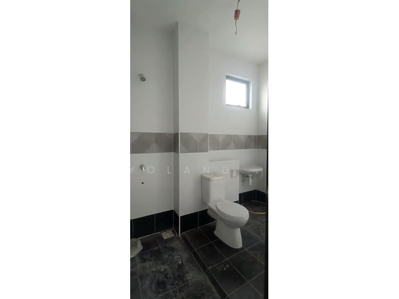 2-storey Terraced House for Sale in Taman Austin Duta (Tebrau) - Yoland . - Bathroom - PropertyGuru.com.my