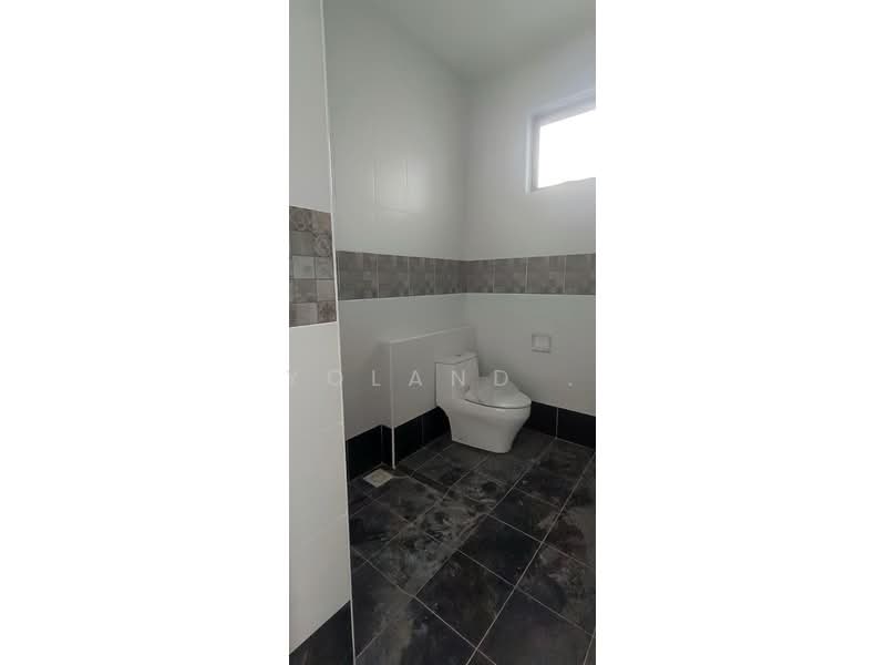 2-storey Terraced House for Sale in Taman Austin Duta (Tebrau) - Yoland . - Bathroom - PropertyGuru.com.my