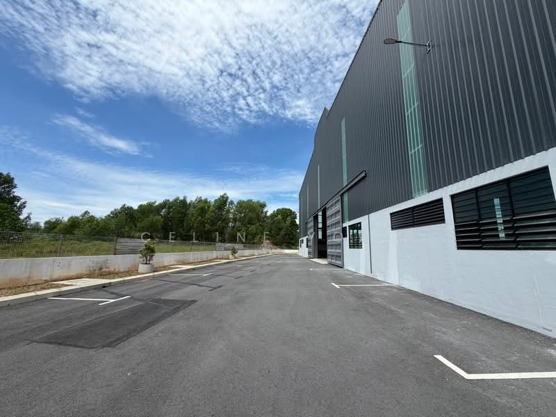 Kilang untuk Dijual di Taman Perindustrian Bukit Serdang (Seri Kembangan) - Celine Yong - Exterior - PropertyGuru.com.my