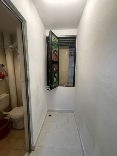 Pangsapuri untuk Dijual di Asia Heights - Leong . - Bathroom - PropertyGuru.com.my
