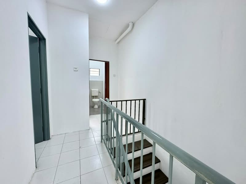 Rumah Teres 2 Tingkat untuk Dijual di Kelapa Sawit (Kulai) - Daniel Yong - Corridor - PropertyGuru.com.my