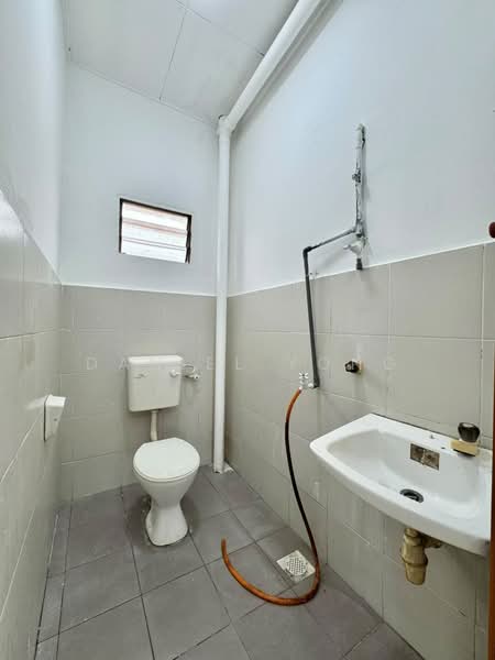 Rumah Teres 2 Tingkat untuk Dijual di Kelapa Sawit (Kulai) - Daniel Yong - Bathroom - PropertyGuru.com.my