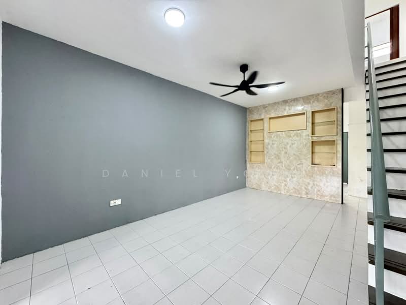 Rumah Teres 2 Tingkat untuk Dijual di Kelapa Sawit (Kulai) - Daniel Yong - Living Room - PropertyGuru.com.my