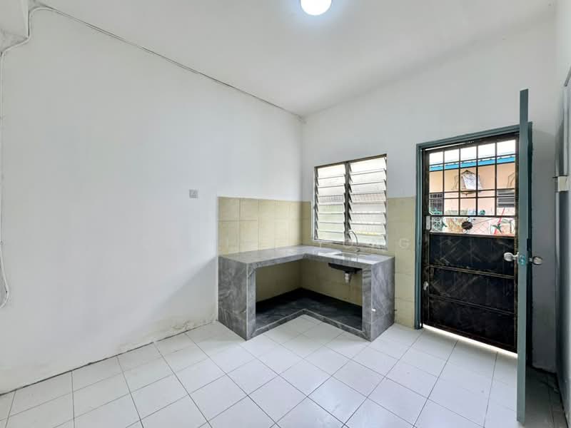 Rumah Teres 2 Tingkat untuk Dijual di Kelapa Sawit (Kulai) - Daniel Yong - Kitchen - PropertyGuru.com.my