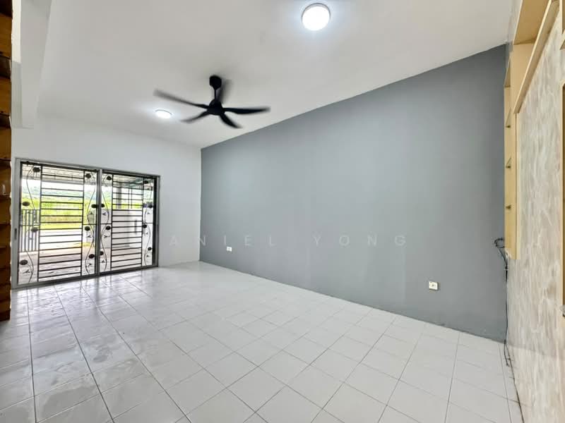 Rumah Teres 2 Tingkat untuk Dijual di Kelapa Sawit (Kulai) - Daniel Yong - Living Room - PropertyGuru.com.my