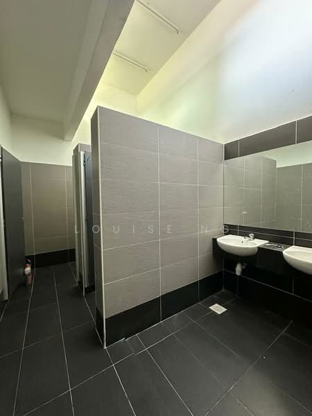 Semi-D Factory for Rent in Bandar Indahpura (Kulai) - Louise Ng - Bathroom - PropertyGuru.com.my