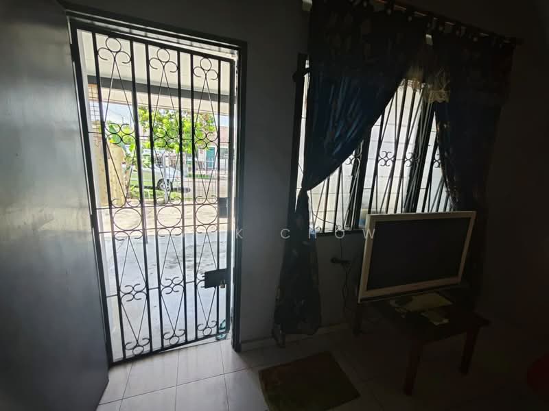 Rumah Teres 1 Tingkat untuk Dijual di Taman Ungku Tun Aminah (Skudai) - Zack Chow - Entrance - PropertyGuru.com.my