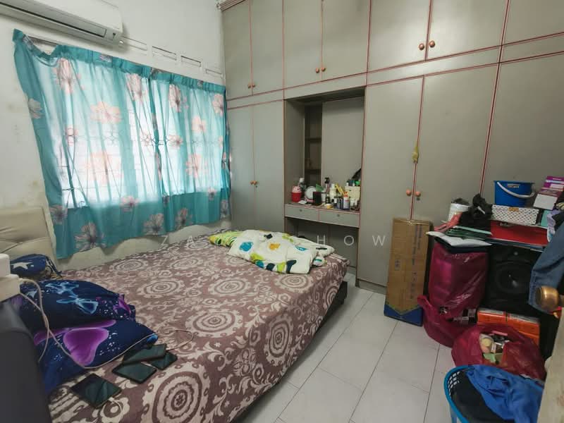 Rumah Teres 1 Tingkat untuk Dijual di Taman Ungku Tun Aminah (Skudai) - Zack Chow - Bedroom - PropertyGuru.com.my