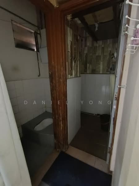 Flat for Sale at Flat Taman Rinting - Daniel Yong - Bathroom - PropertyGuru.com.my