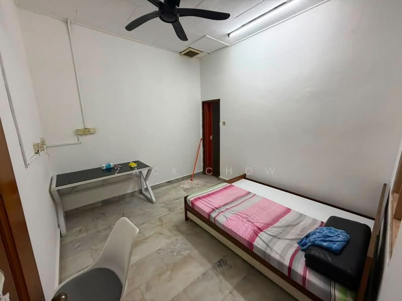 1-storey Terraced House for Sale in Taman Ungku Tun Aminah (Skudai) - Zack Chow - Bedroom - PropertyGuru.com.my