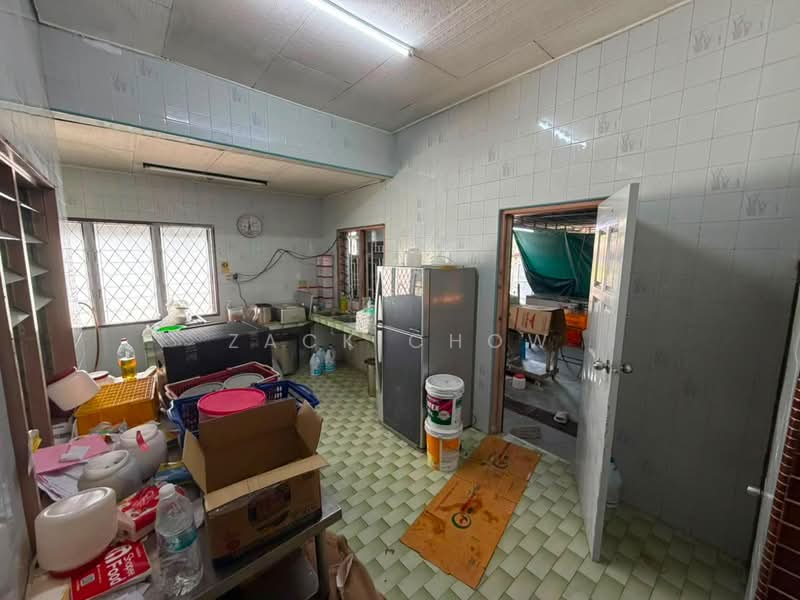 1-storey Terraced House for Sale in Taman Ungku Tun Aminah (Skudai) - Zack Chow - Kitchen - PropertyGuru.com.my