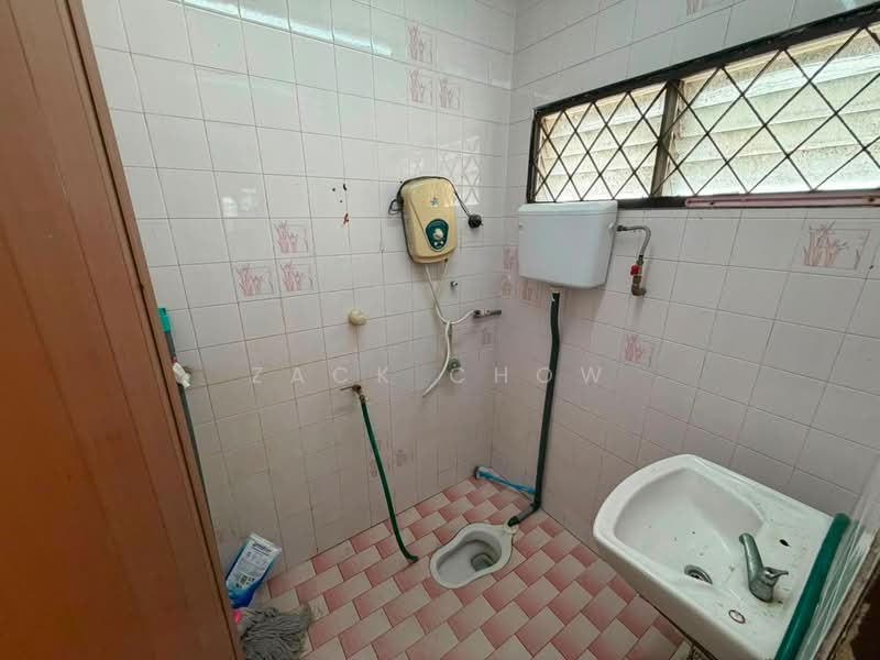 1-storey Terraced House for Sale in Taman Ungku Tun Aminah (Skudai) - Zack Chow - Bathroom - PropertyGuru.com.my
