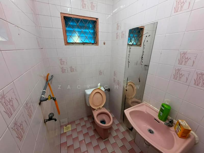 1-storey Terraced House for Sale in Taman Ungku Tun Aminah (Skudai) - Zack Chow - Bathroom - PropertyGuru.com.my