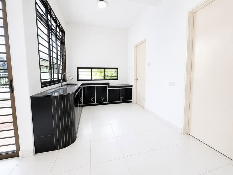 Cluster House for Sale in Setia Tropika (Johor Bahru) - Sky Tan - Kitchen - PropertyGuru.com.my
