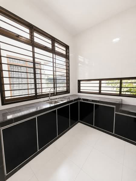 Cluster House for Sale in Setia Tropika (Johor Bahru) - Sky Tan - Kitchen - PropertyGuru.com.my