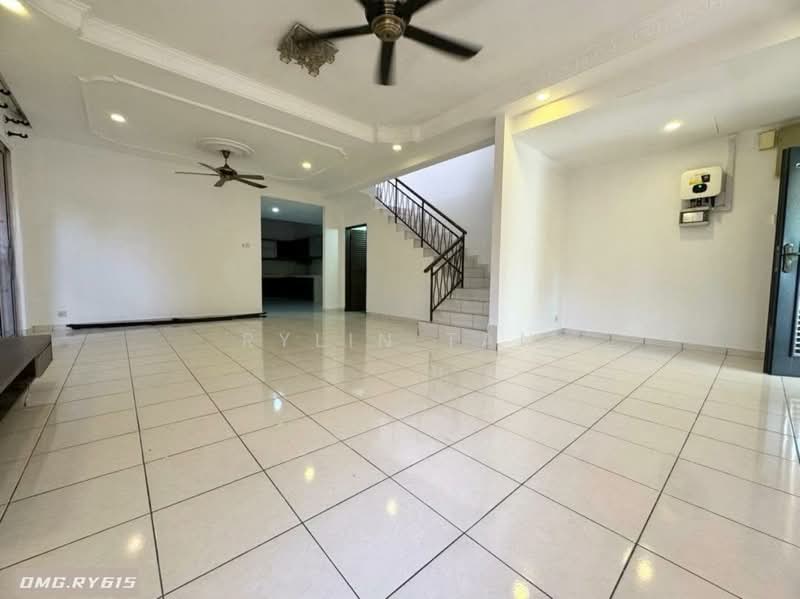 Rumah Kluster untuk Dijual di Aman Perdana (Kapar) - Rylin Tan - Living Room - PropertyGuru.com.my