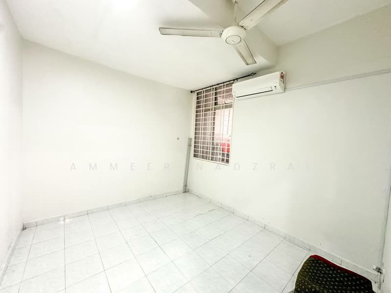 1-storey Terraced House for Sale in Taman Desa Indah (Nilai) - Ammeer Nadzrai - Interior - PropertyGuru.com.my