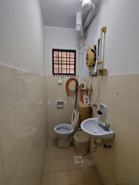 Pangsapuri untuk Dijual di saujana apartment - Kelvin . - Bathroom - PropertyGuru.com.my