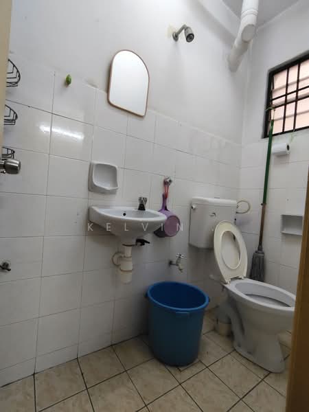 Pangsapuri untuk Dijual di saujana apartment - Kelvin . - Bathroom - PropertyGuru.com.my