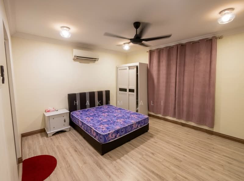 Bungalow for Rent in Sultan Abdul Aziz Shah Golf & Country Club (Shah Alam) - Hakim Ali - Bedroom - PropertyGuru.com.my