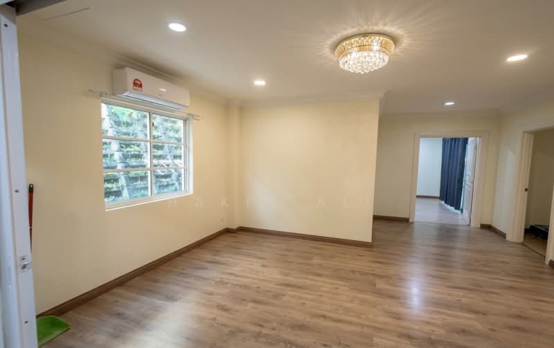 Bungalow for Rent in Sultan Abdul Aziz Shah Golf & Country Club (Shah Alam) - Hakim Ali - Living Room - PropertyGuru.com.my
