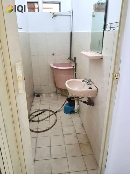 Flat for Sale at Taman Bayu Mutiara - Kerry Seah - Bathroom - PropertyGuru.com.my