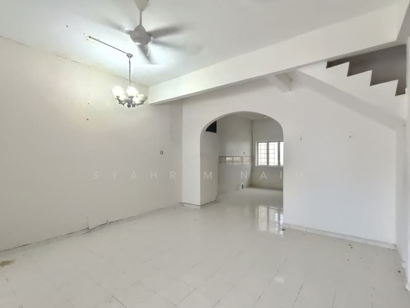 Rumah Teres 2 Tingkat untuk Dijual di Taman Cengal Utama (Paroi) - Syahrim Naim - Living Room - PropertyGuru.com.my