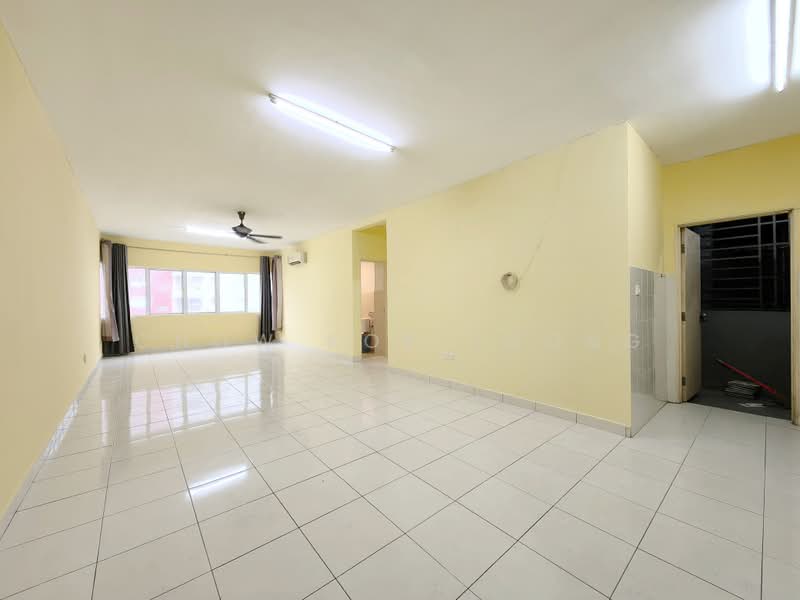 Servis Apartment untuk Disewa di Koi Kinrara - Chow Kok Toong - Living Room - PropertyGuru.com.my