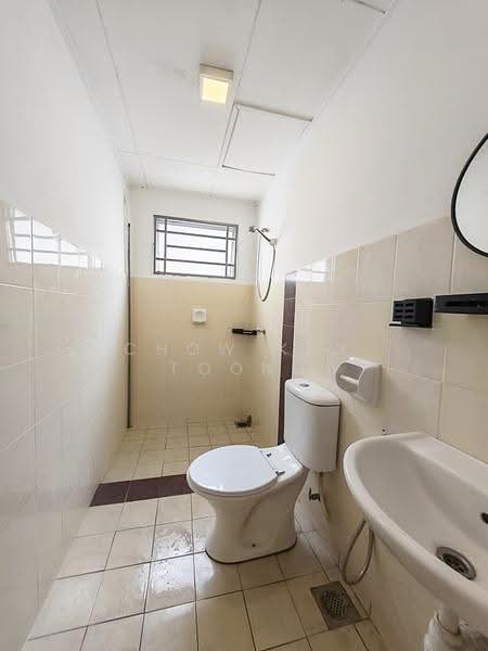 Kediaman Servis untuk Disewa di Koi Kinrara - Chow Kok Toong - Bathroom - PropertyGuru.com.my