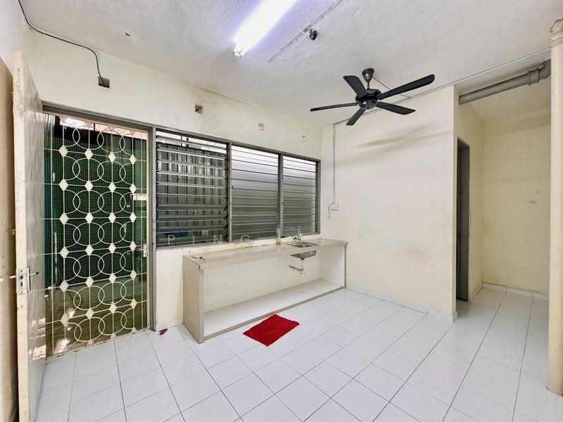 2-storey Terraced House for Sale in Island Glades (Jelutong) - Ping Koay - Kitchen - PropertyGuru.com.my