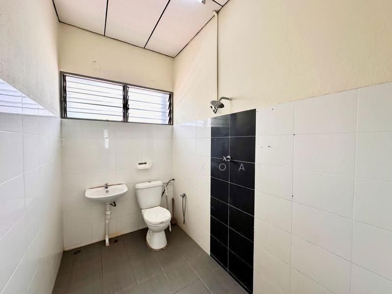 2-storey Terraced House for Sale in Island Glades (Jelutong) - Ping Koay - Bathroom - PropertyGuru.com.my