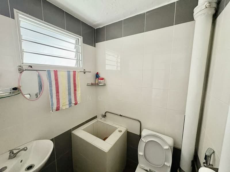 Rumah Teres 2-Tingkat untuk Dijual di Island Glades (Jelutong) - Ping Koay - Bathroom - PropertyGuru.com.my