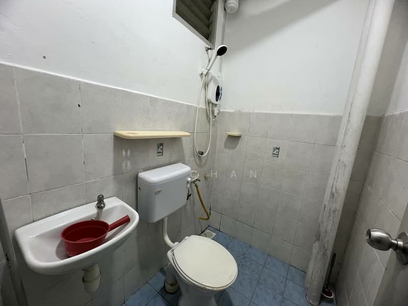 Apartment for Rent at Villa Krystal @ Bandar Selesa Jaya - SJ CHAN - Bathroom - PropertyGuru.com.my