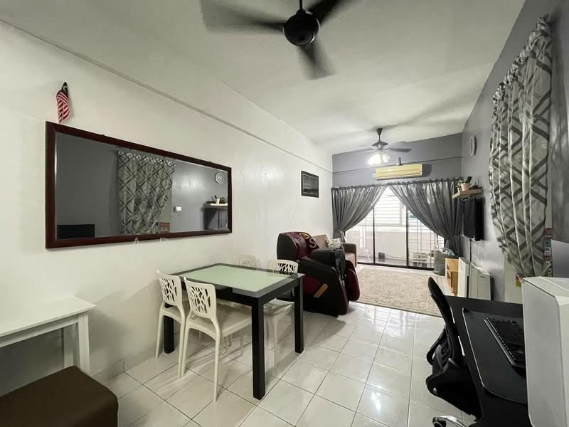 Kondominium untuk Dijual di Vista Millennium Condominium - Adibah Salim - Living Room - PropertyGuru.com.my
