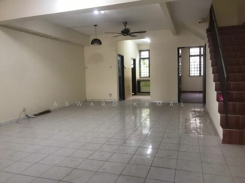Rumah Teres 2 Tingkat untuk Dijual di Bandar Dataran Segar (Lukut) - Asward Kamal - Living Room - PropertyGuru.com.my