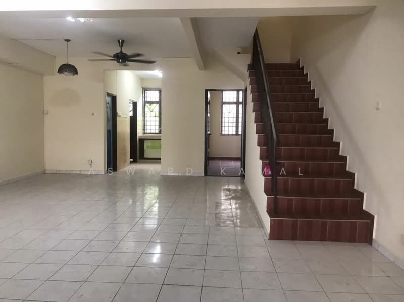 Rumah Teres 2 Tingkat untuk Dijual di Bandar Dataran Segar (Lukut) - Asward Kamal - Living Room - PropertyGuru.com.my