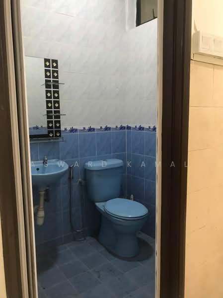 Rumah Teres 2 Tingkat untuk Dijual di Bandar Dataran Segar (Lukut) - Asward Kamal - Bathroom - PropertyGuru.com.my