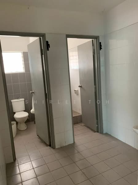 Shop / Office for Rent in Taman Equine (Seri Kembangan) - Shirlee Toh - Bathroom - PropertyGuru.com.my