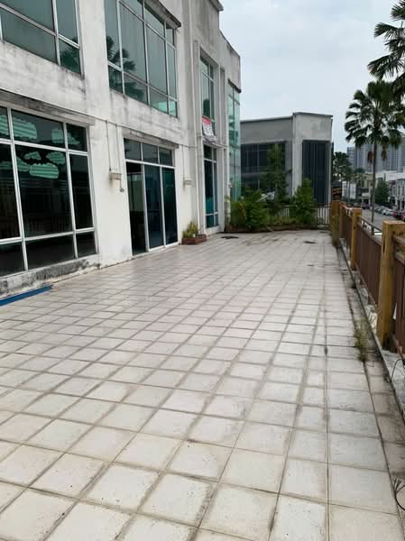 Shop / Office for Rent in Taman Equine (Seri Kembangan) - Shirlee Toh - Exterior - PropertyGuru.com.my