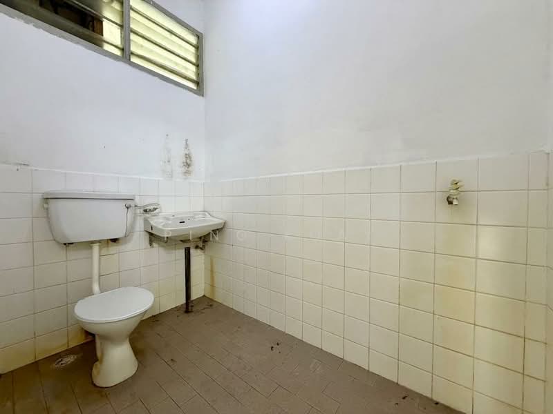 2-storey Terraced House for Sale in Island Park (Jelutong) - Ping Koay - Bathroom - PropertyGuru.com.my