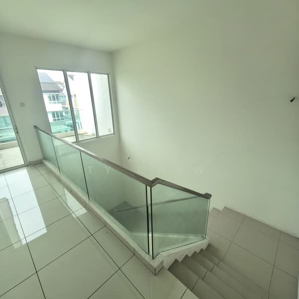 Rumah Berkembar untuk Dijual di Ambang Botanic (Klang) - TY Chew - Upstair living - PropertyGuru.com.my